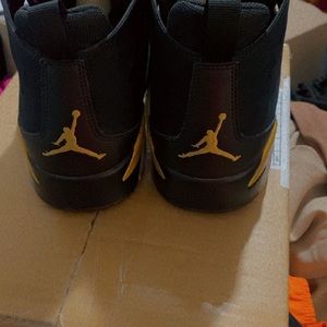 Black Jordan retro (brand new never been worn